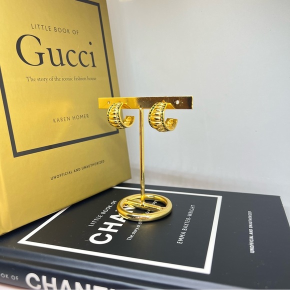 Earrings‎ - Picture 1 of 6